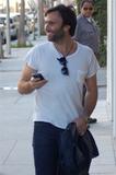 th_63069_celebrity_paradise.com_TheElder_AlessandraAmbrosio2011_04_01_outandaboutinLosAngeles101_122_441lo.jpg